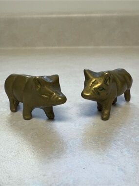 Vintage Piglet Minis Pair of Small Solid Brass Pigs